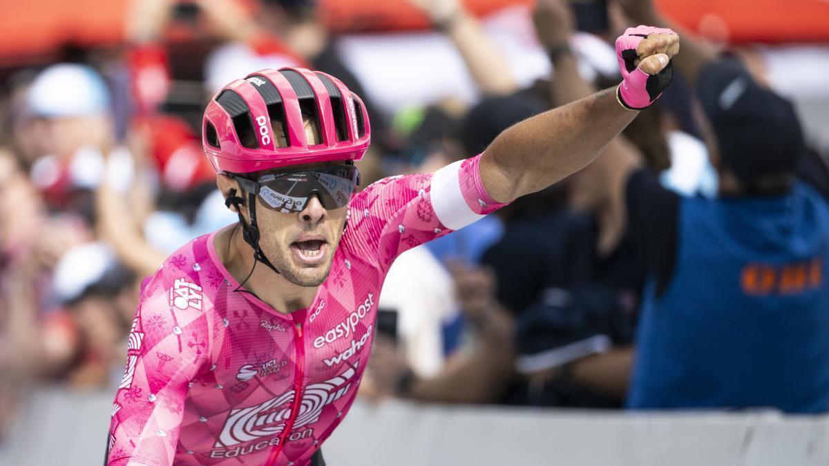 Vincenzo Albanese festeja la victoria en la segunda etapa del Tour de Suiza.