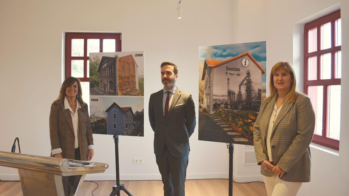 Cristina Múgica, Javier Hurtado y Ainhoa Basabe.