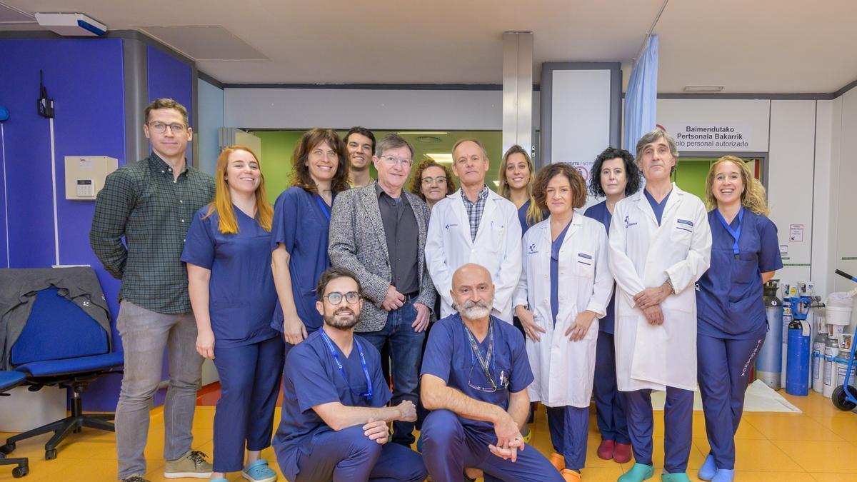 En la imagen, el equipo que participó en la intervención del bebé el pasado mes de enero. En la imagen, el equipo que participó en la intervención del bebé el pasado mes de enero.