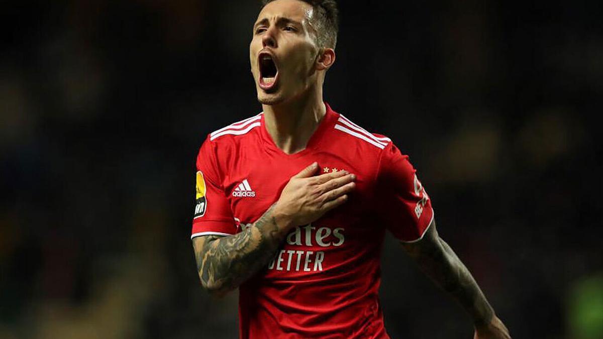 Grimaldo celebra un gol con el Benfica.