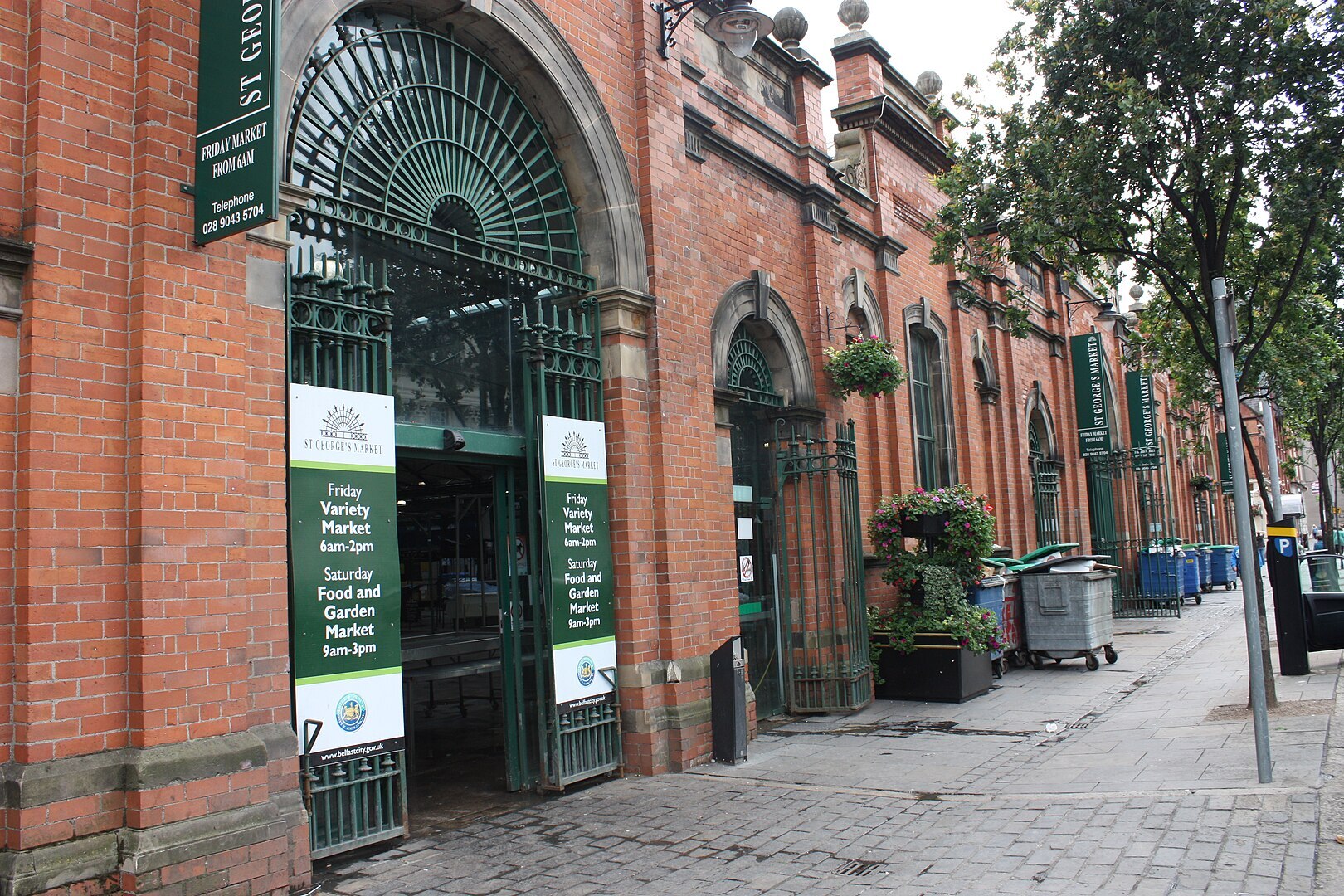 Entrada del mercado de Saint George de Belfast. Entrada del mercado de Saint George de Belfast.