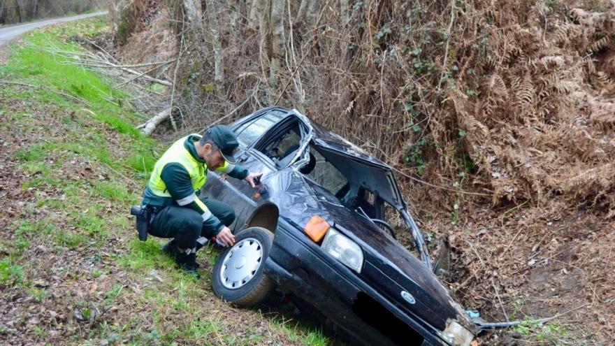 Imagen del coche accidentado que conducía un menor de 14 años en la localidad de Laza