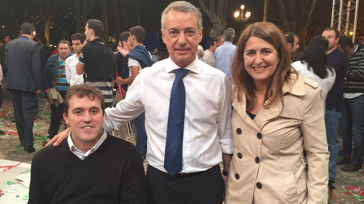 David Bonvehí y Marta Pascal, con el lehendakari Urkullu.