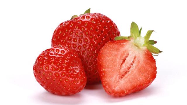 Las fresas, ahora de temporada, aportan muchos nutrientes y pocas calorías. / F.P. Las fresas, ahora de temporada, aportan muchos nutrientes y pocas calorías.