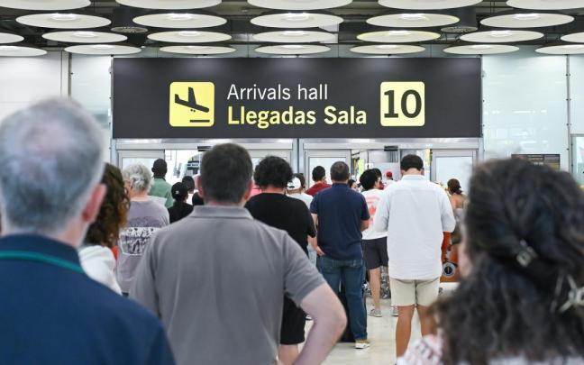 Varias personas zona llegadas t4 agosto 2026