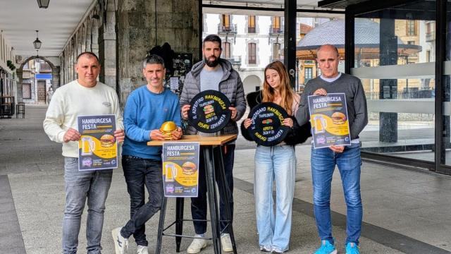 Presentación de la gran fiesta de la hamburguesa de este sábado en Azpeitia.