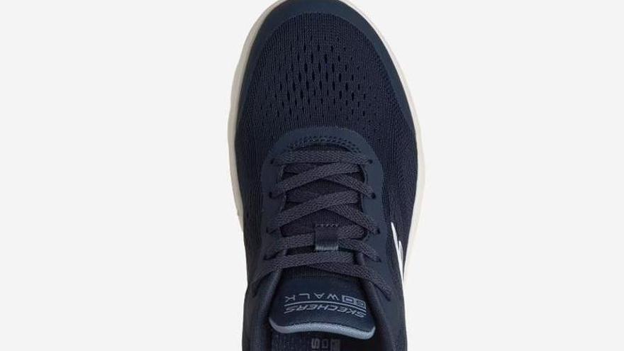 Una zapatilla deportiva Skechers Go Walk Flex Serenity de Decathlon