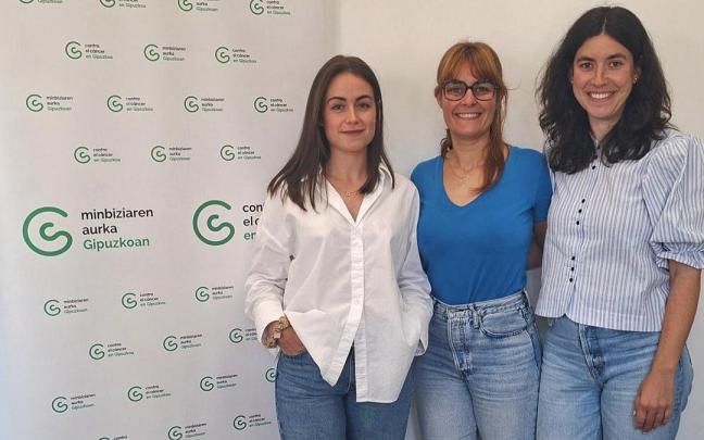 El equipo de profesionales que estará al frente de la nueva sede, Nahia Garatea, Ainhoa Barrena y Ainhoa Oregui.