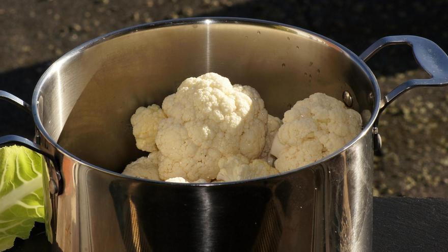 Los ramilletes de coliflor, listos para cocer en agua.