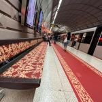 La estación de Moyua se transforma en una réplica del Palacio Foral. BORJA GUERRERO