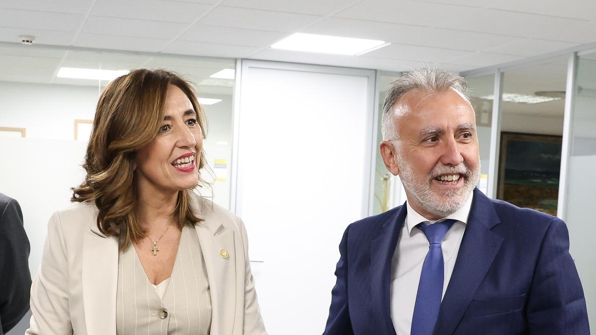 La consejera de Autogobierno, Olatz Garamendi, junto al ministro de Política Territorial, Ángel Víctor Torres