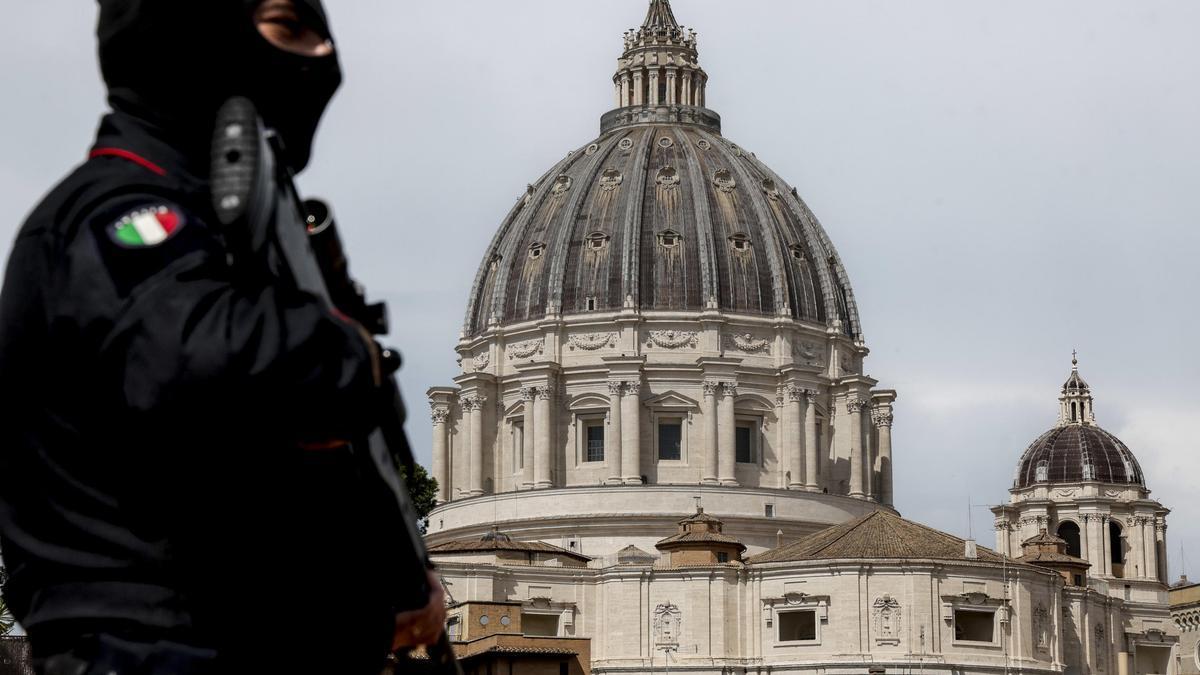 Protección Civil lanza una alerta telefónica en Roma para anunciar el cierre de San Pedro