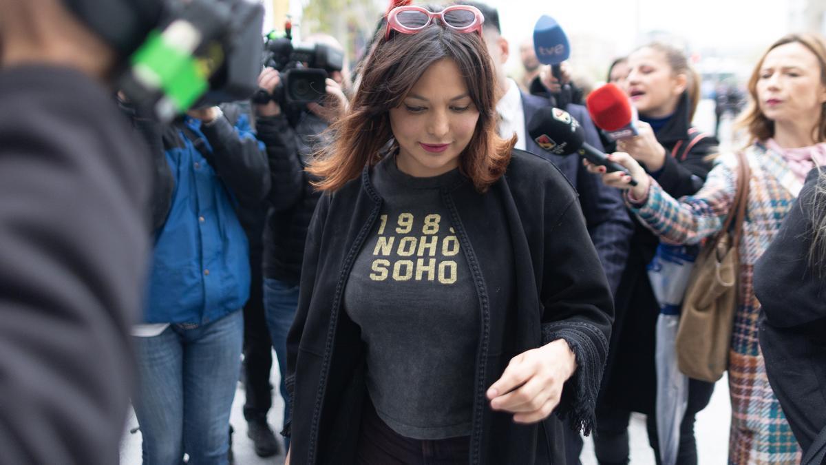 La actriz Elisa Mouliaá llega a los Juzgados de Plaza de Castilla.