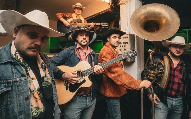 La Txama se caracteriza por una descarada fusión contemporánea de estilos y de lenguas (castellano y euskera).