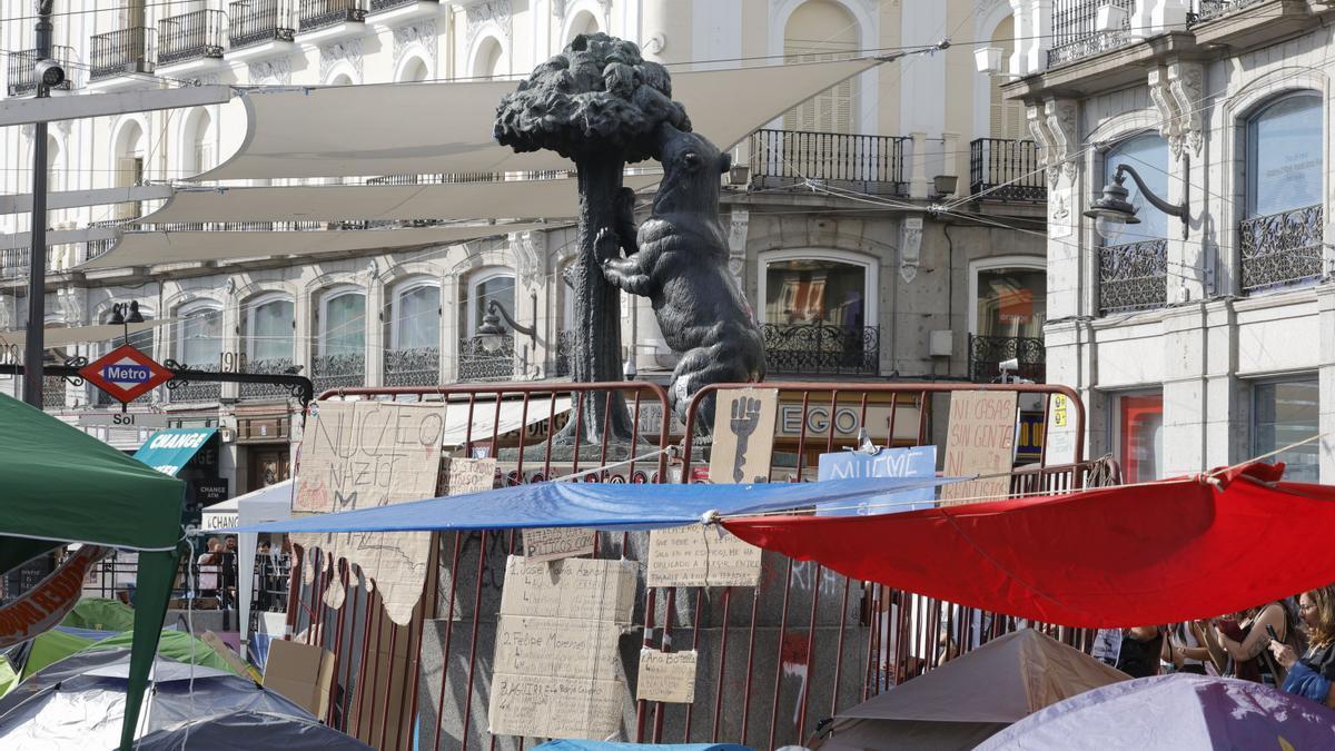 En imágenes: Indignación y decepción ante posible caída de los decretos tras la sexta noche en Sol