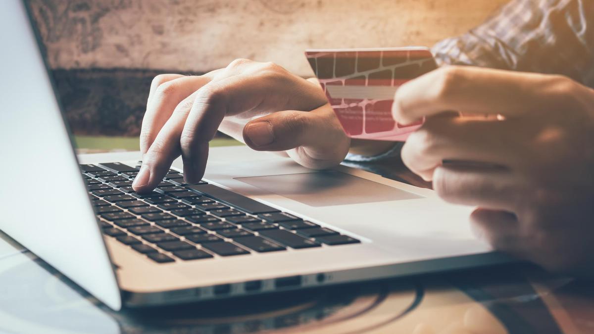 Los compradores online son el objetivo de muchos ciberdelicuentes en fechas de mucha actividad comercial.