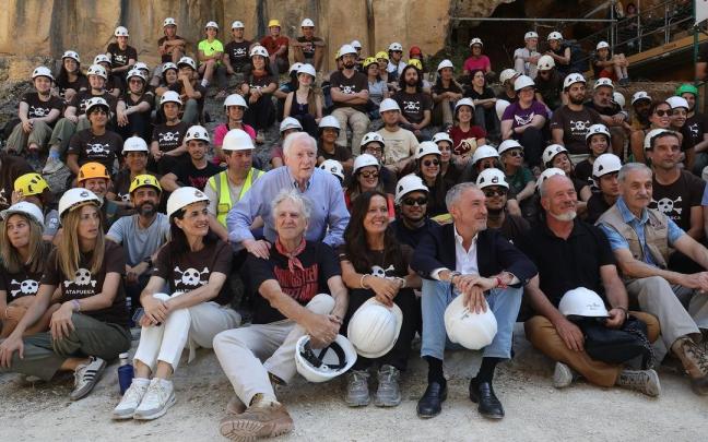 Foto de grupo de la campaña de excavaciones número 49 en Atapuerca (Burgos)