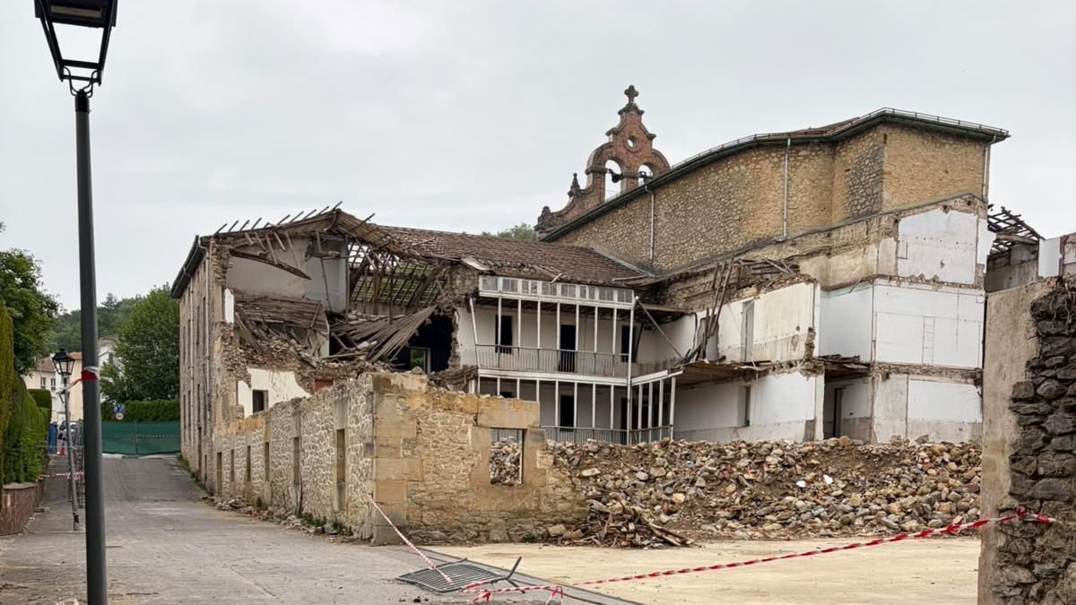 El derribo del convento de las Hermanas de La Caridad de Murgia ha sido paralizado