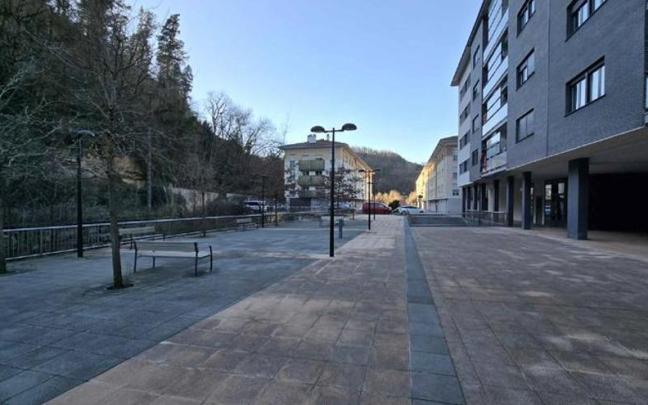 Espacio por donde discurrirá la cuarta fase del bidegorri del eje Ibargarai-Urteaga. / A.D. Espacio por donde discurrirá la cuarta fase del bidegorri del eje Ibargarai-Urteaga.