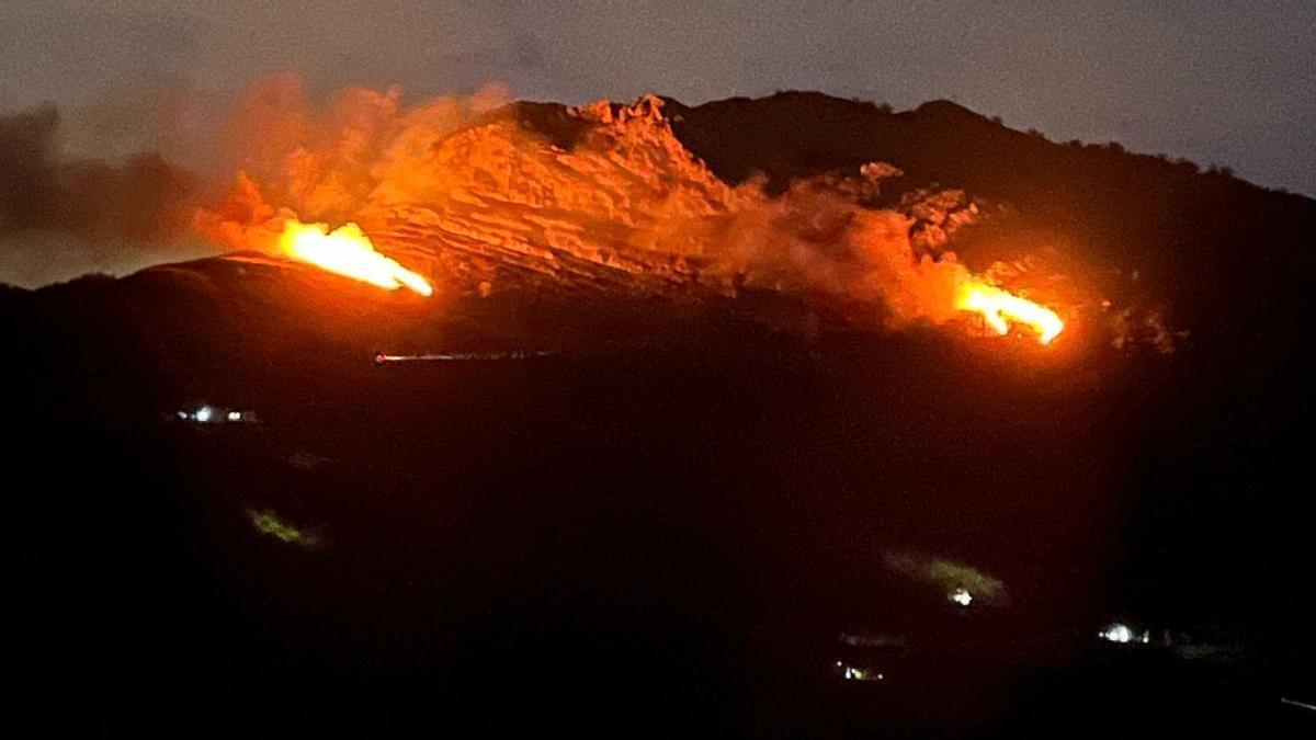 Incendio en el monte Ernio / N.G.