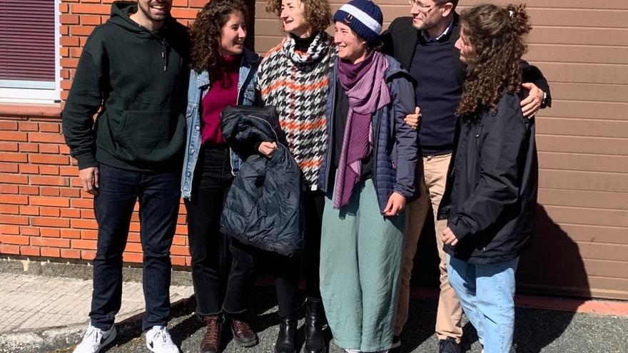 Ana Baneira junto a sus familiares a su llegada este lunes a Galicia.