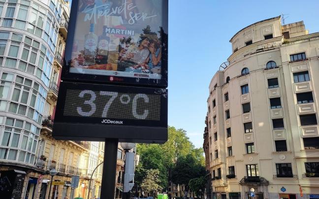 Termómetro en Bilbao marcando 37 grados.
