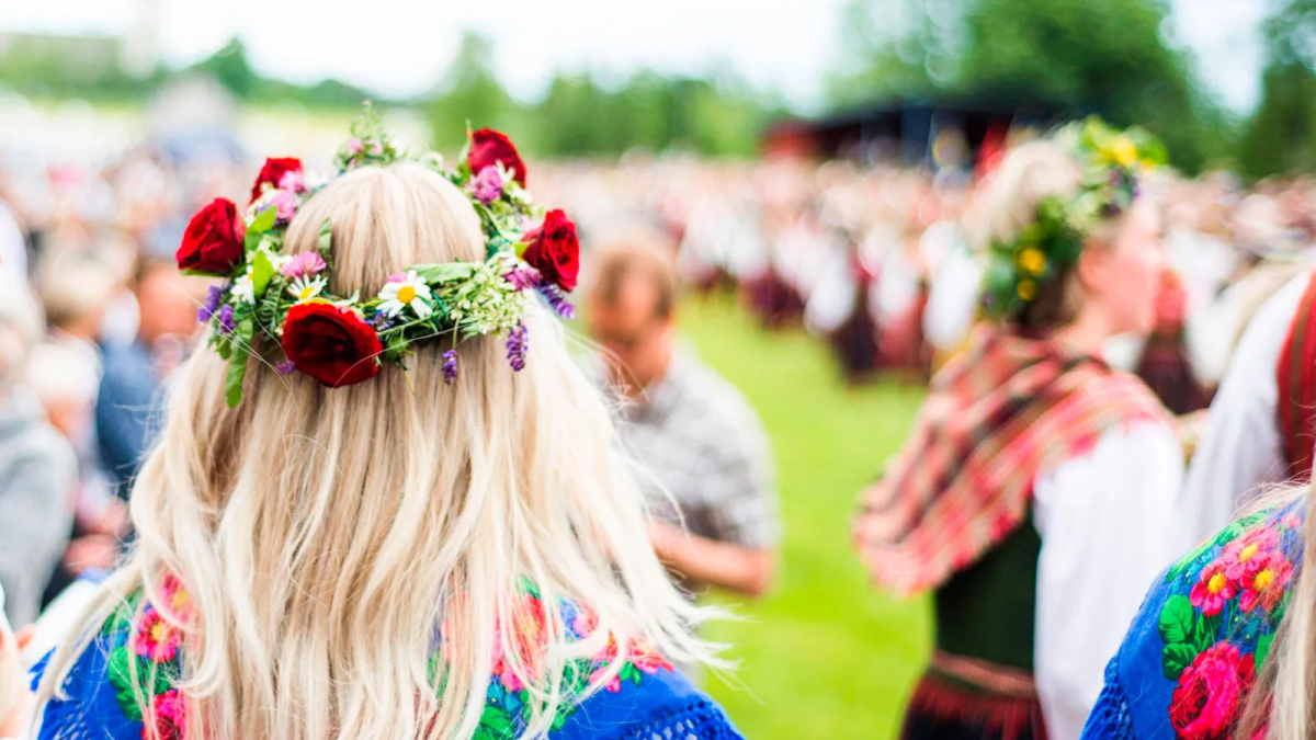 Celebración del solsticio de verano en Suecia