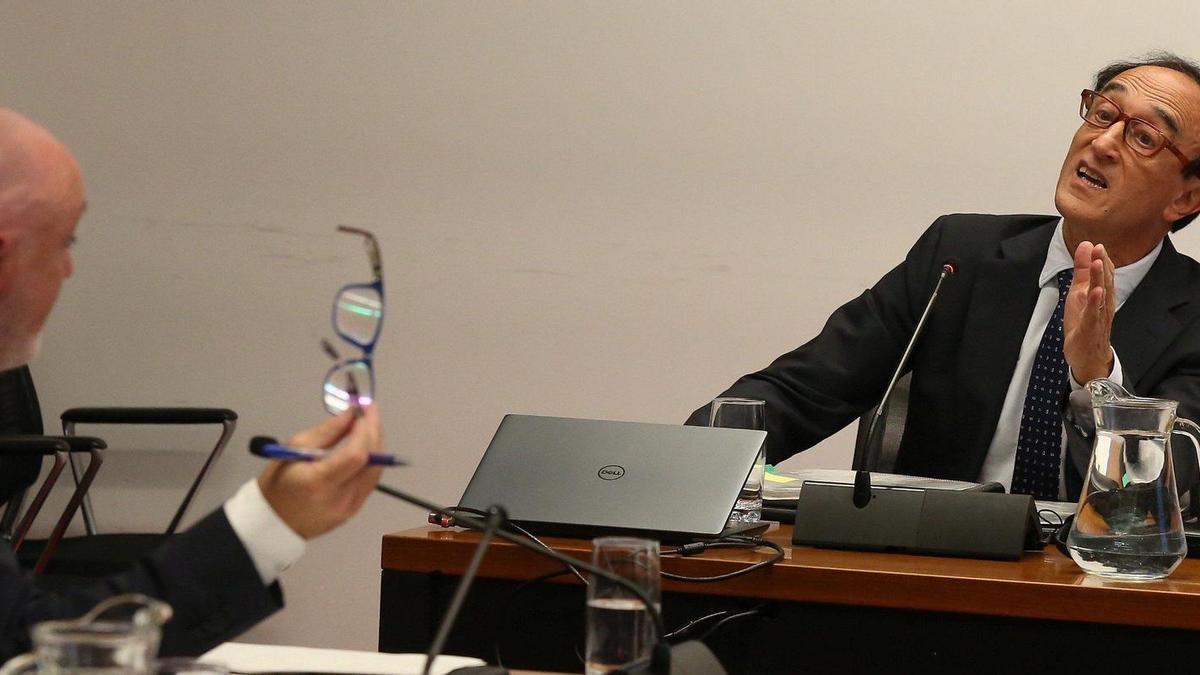 Sesión de la comisión de investigación del Parlamento de Navarra.