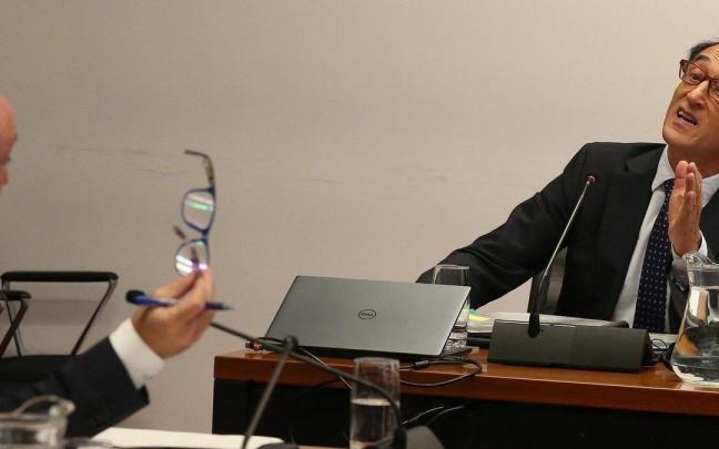 Sesión de la comisión de investigación del Parlamento de Navarra.