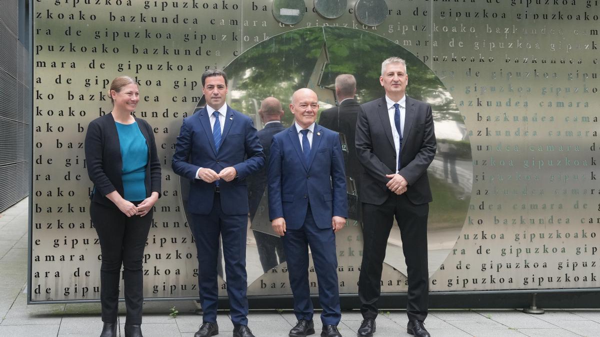 El lehendakari, Imanol Pradales, ha encabezado el QCC Quantum Forum, organizado por BasQ, en Donostia