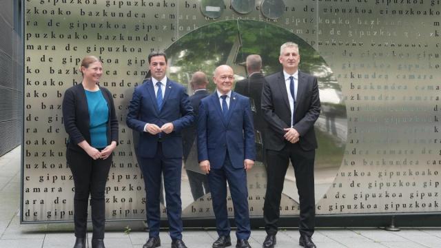El lehendakari, Imanol Pradales, ha encabezado el QCC Quantum Forum, organizado por BasQ, en Donostia