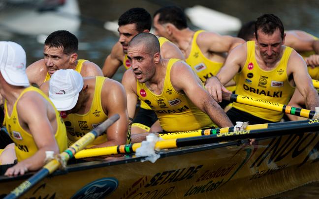 Adrián González tras una regata con Orio / Aitor Arrizabalaga (Liga ACT) Adrián González tras una regata con Orio / Aitor Arrizabalaga (Liga ACT)