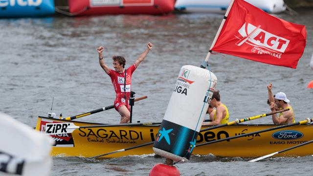Gorka Aranberri celebra el triunfo en Sestao / ACT