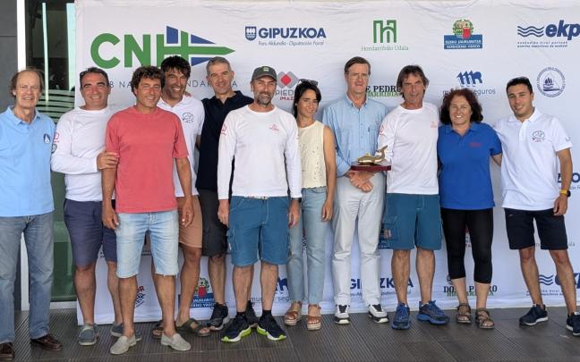Ganadores de la 34ª Regata Costa Vasca - Trofeo Ballena de Oro / Foto: Pablo Iturbe Ganadores de la 34ª Regata Costa Vasca - Trofeo Ballena de Oro / Foto: Pablo Iturbe