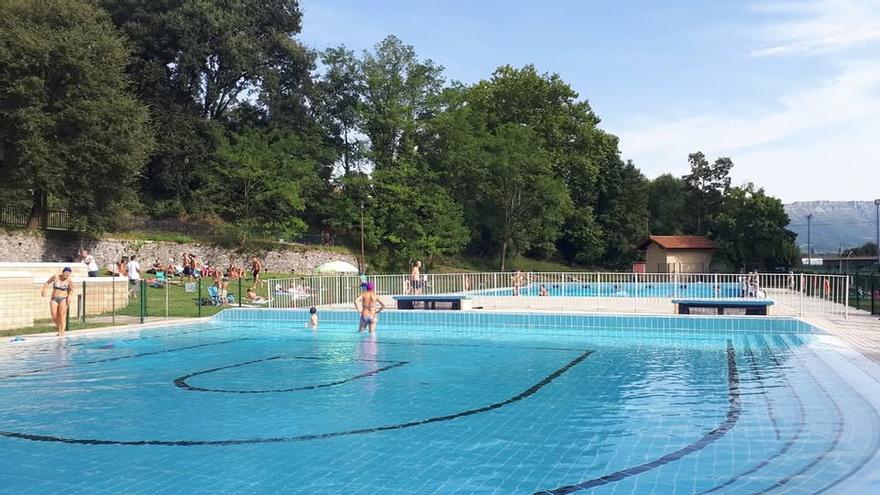 Las piscinas de Orduña suman ocho episodios de defecaciones en el agua en el último mes