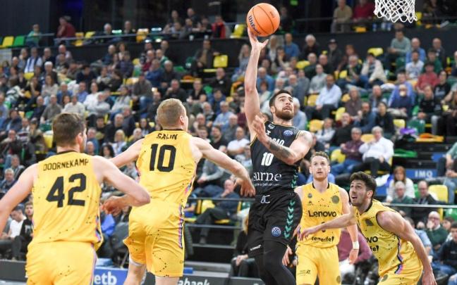 Alonso estuvo decidido en ataque ante el Tenerife.
