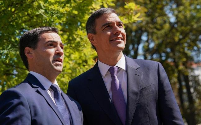 El lehendakari, Imanol Pradales, con el presidente español, Pedro Sánchez