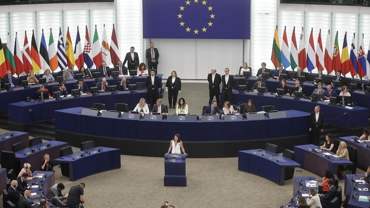 Irene Montero interviene durante la sesión plenaria del Parlamento Europeo.