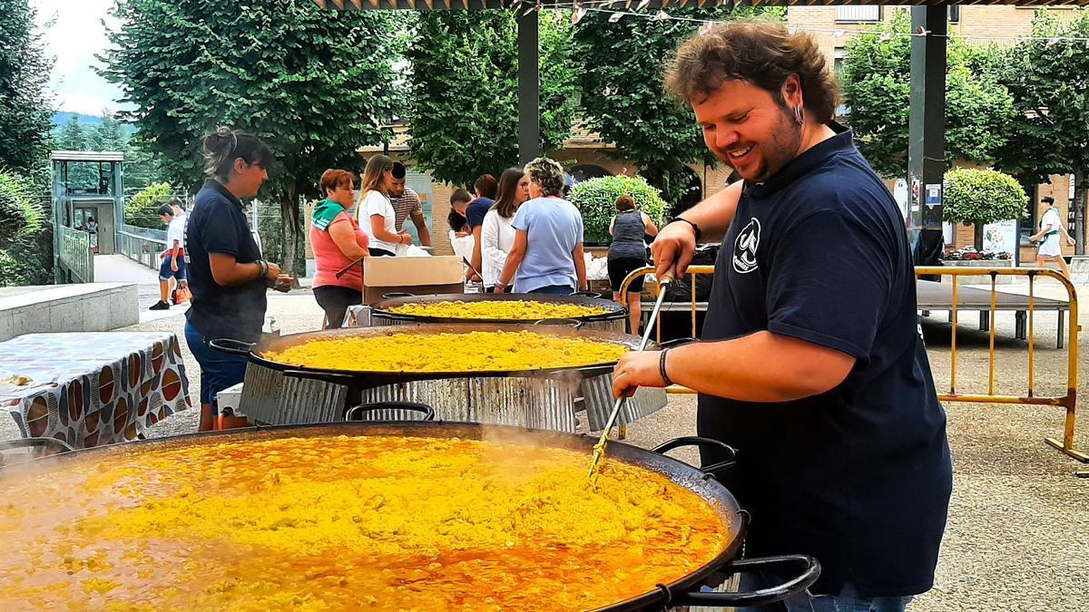 Las paellas serán las protagonistas de la jornada de apertura del txosnagune en Amurrio