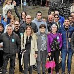 María del Río, en el centro, en la plaza Ugarte de Otxarkoaga.