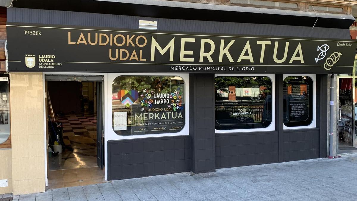 Mercado municipal provisional en Zubiko Kurako en Laudio