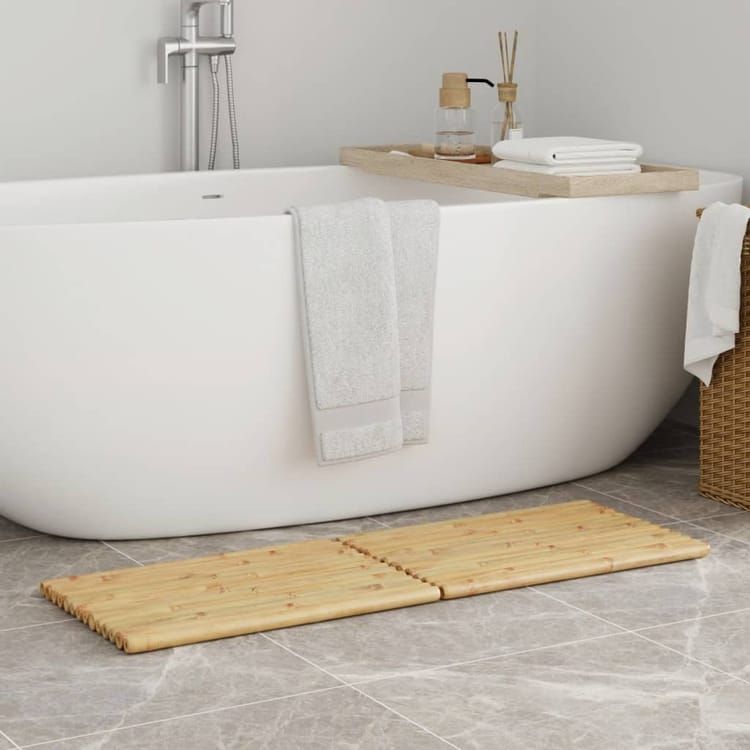 Doble alfombrilla de baño de bambú que aporta un estilo zen.
