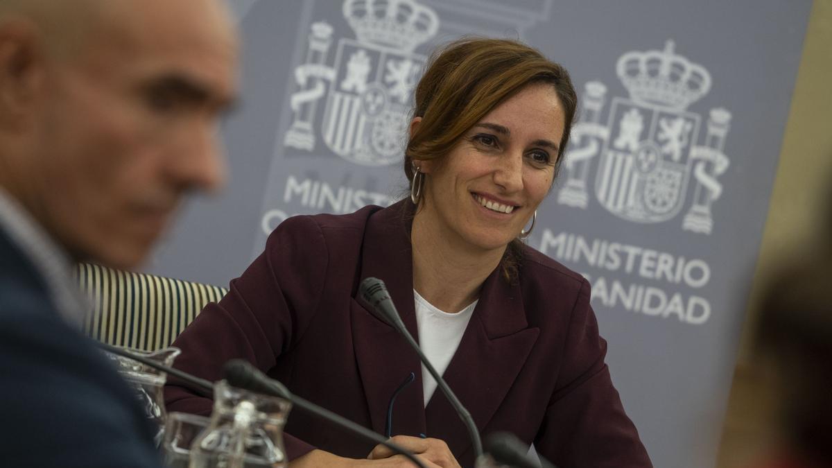 La ministra de Sanidad, Mónica García, durante el pleno extraordinario del Consejo Interterritorial del Sistema Nacional de Salud.
