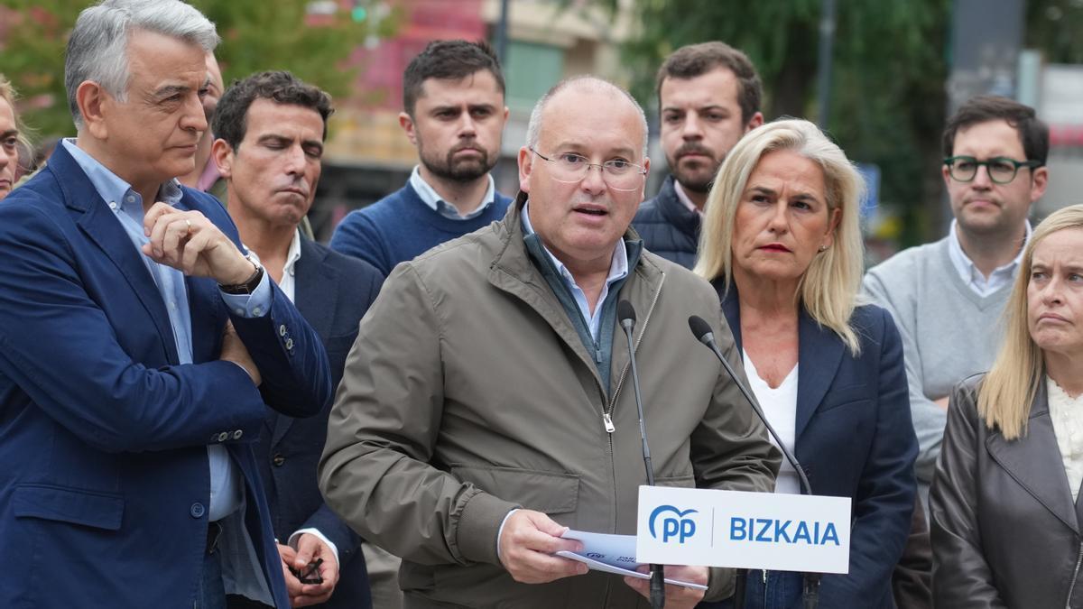 El secretario general del PP, Miguel Tellado, durante su comparecencia en Bilbao.