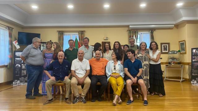 El PNV tributó un sentido y caluroso homenaje en las instalaciones del Batzoki a la familia de José Ordorika Asúa