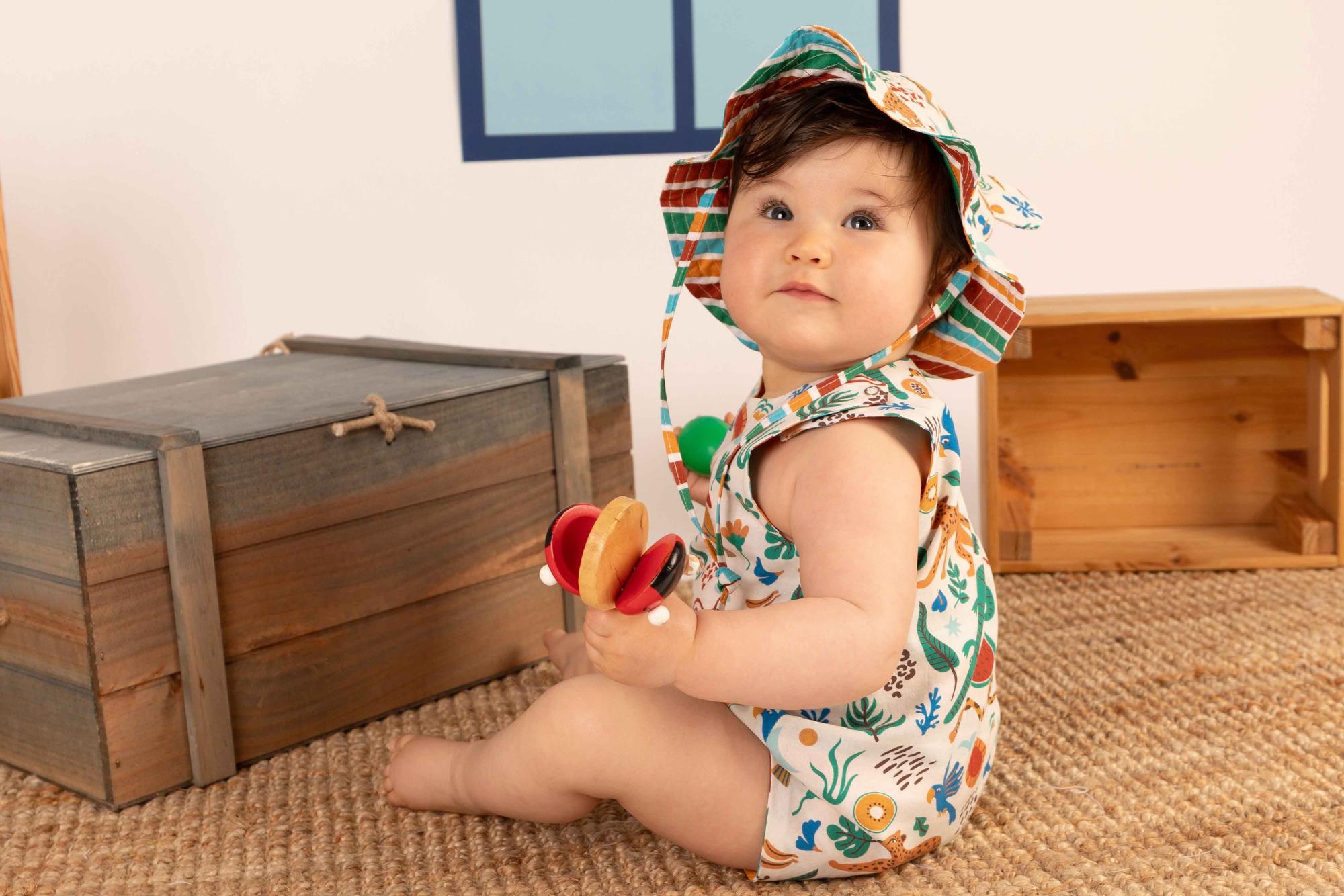 La piel infantil es más fina y sensible, por lo que el calor y el roce de la ropa favorecen las irritaciones.