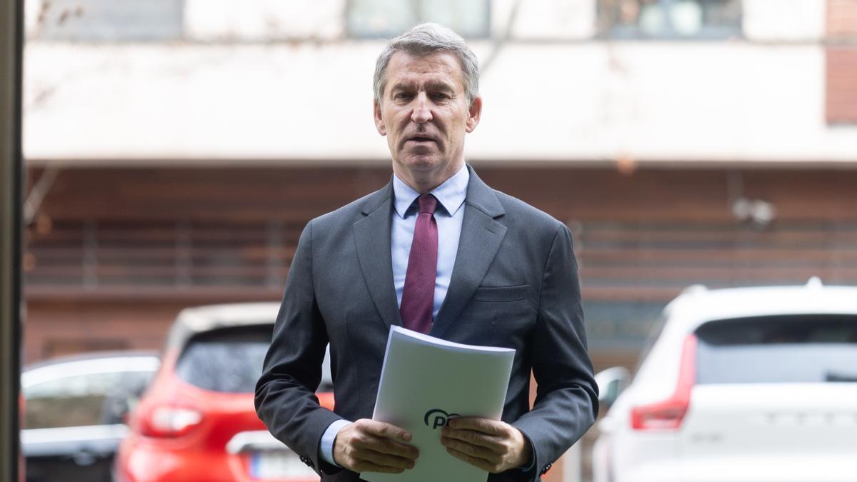 El presidente del PP, Alberto Núñez Feijóo, a su llegada a la asamblea electoral de la Federación Nacional de Asociaciones de Trabajadores Autónomos (ATA)