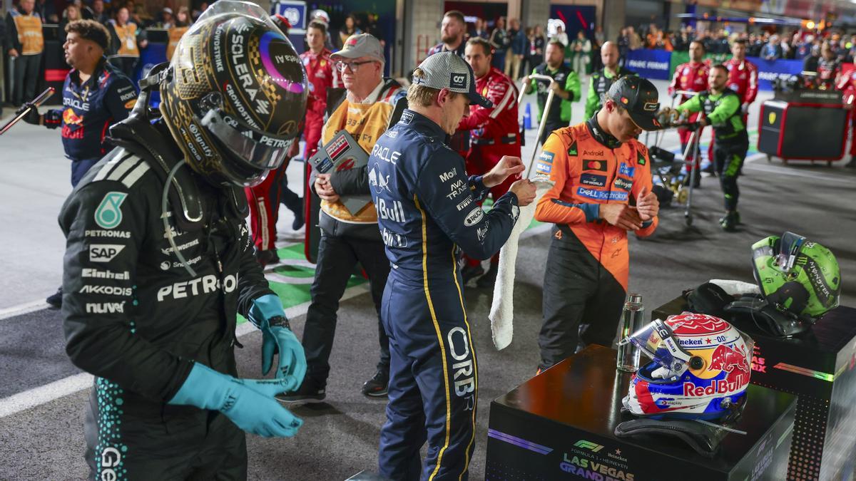 George Russell, Max Verstappen y Lando Norris, tras concluir la carrera.