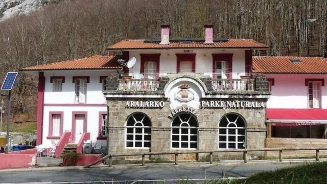 Exteriores del parketxe Lizarrusti.