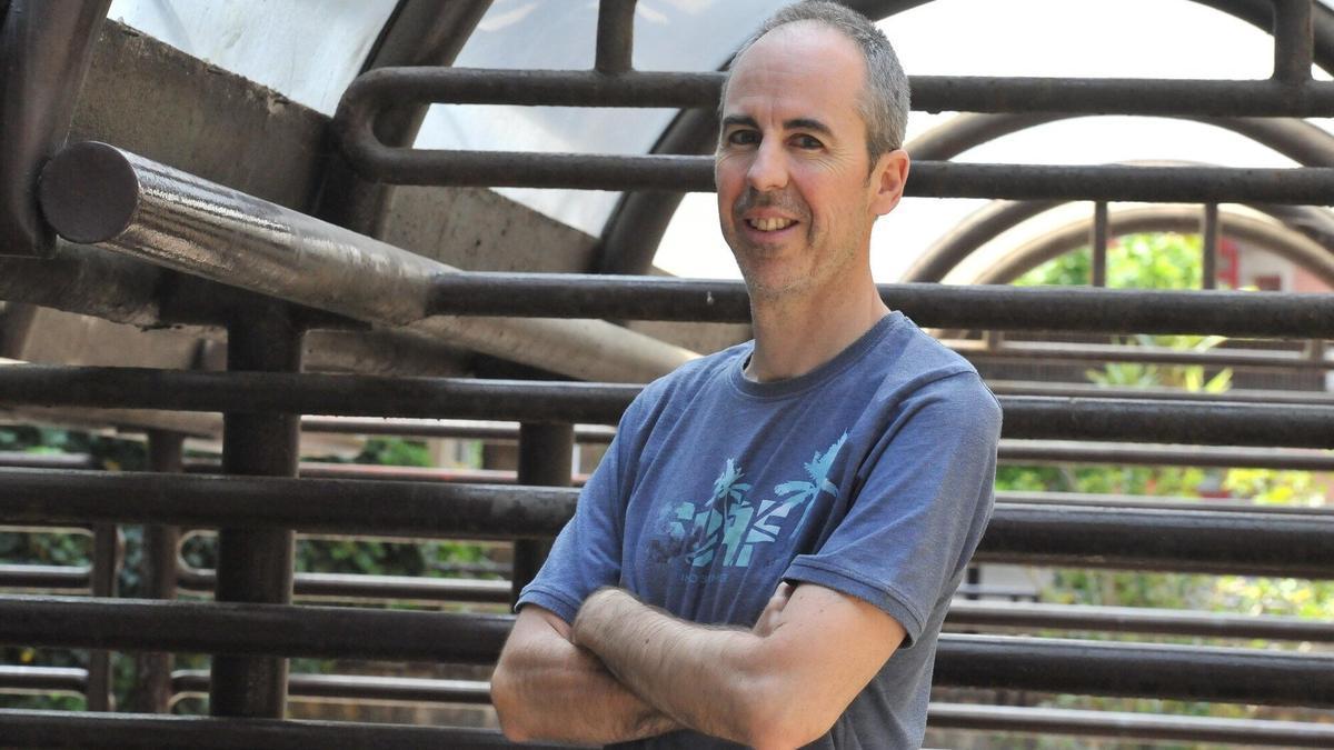 El escritor Unai Elorriaga visitará este martes la biblioteca para hablar de su libro 'Francesco Pasqualeren bosgarren arima'